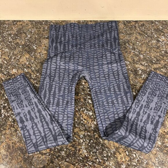 Spanx Look at Me Now Seamless Cropped Leggings Small - Picture 4 of 6